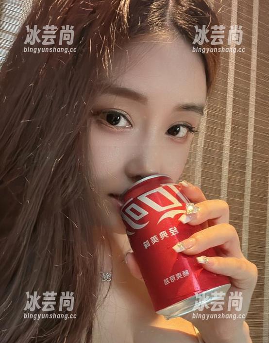 微密圈 - 泳装原图在线：奶雯跟水是不是有仇，从不下水？