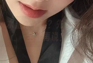 微密圈 – 水里打个滚？先下载奶雯的泳衣全套再说！