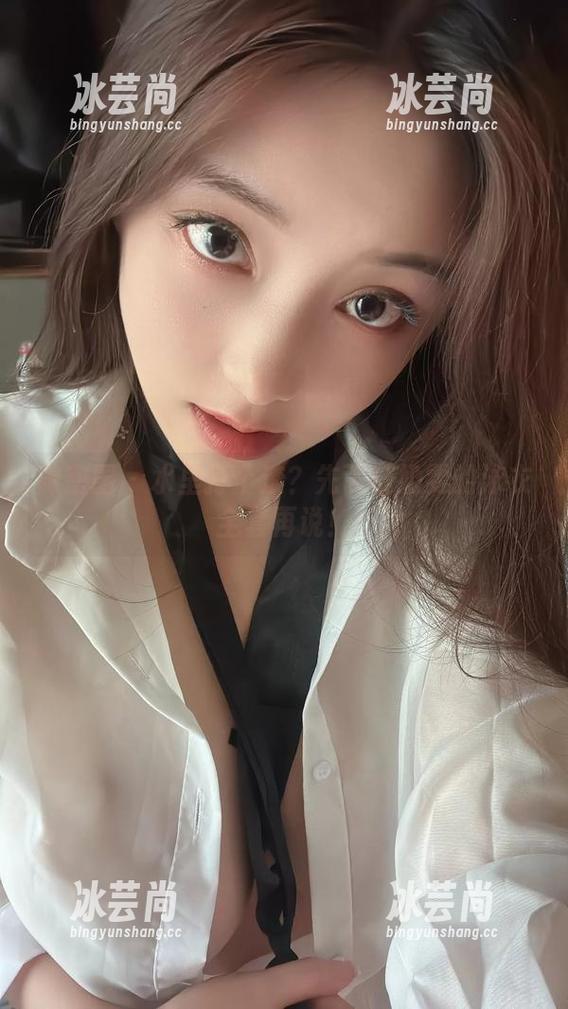 奶雯 微密圈 - 水里打个滚?先下载奶雯的泳衣全套再说!