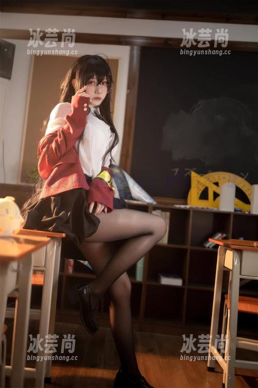 安食Ajiki 这次免费原图是安食Ajiki穿的皮衣,谁敢说不酷?