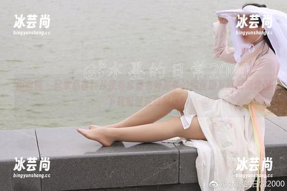 微密圈 - 居家必备！从家有水墨老师那拿的微信朋友圈系列套图，下载随时在线解压！