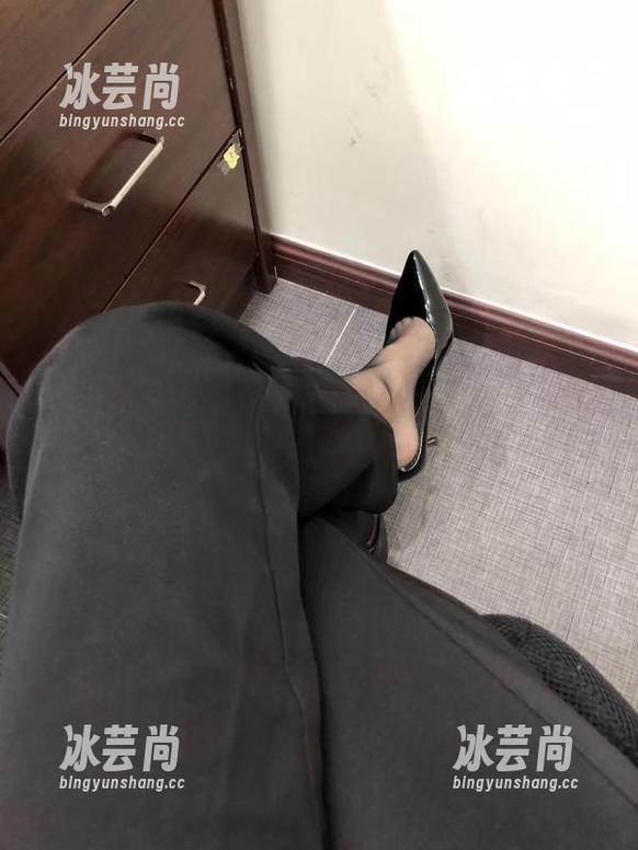 微密圈 - 美图在线！小仙女ELaine与奶牛的逗趣时刻，有点好玩儿！