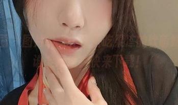 微密圈 – 图片纷飞，小玉吃果冻的软萌妹纸，谁能拒绝？快来下载！
