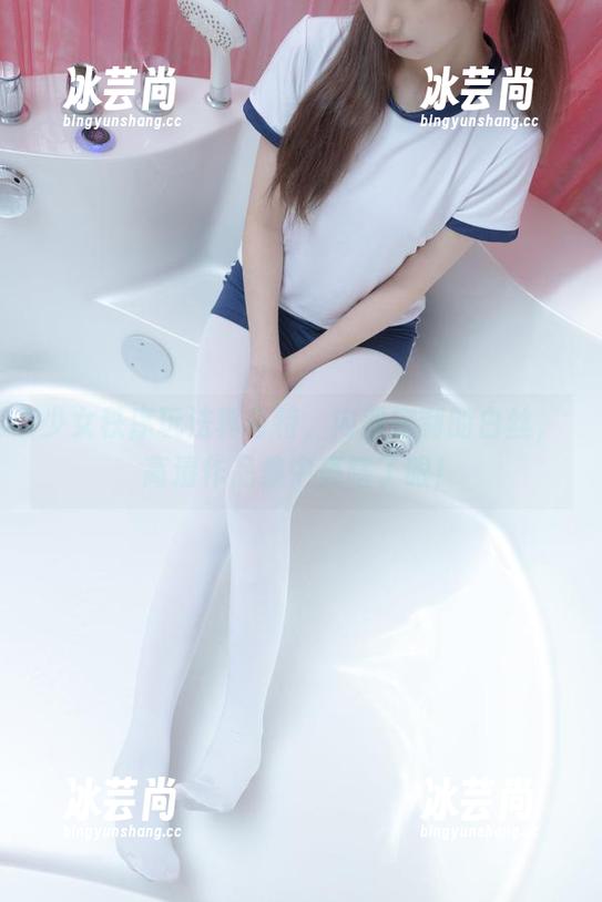 少女秩序玩法真奇特，内部定制的白丝，高清作品集中亮瞎了眼！