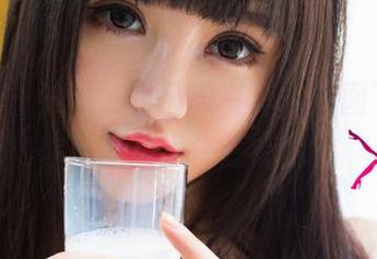 尤果网 – Sara的吊带写真，套图飞扬到你眼前—也许还有惊喜