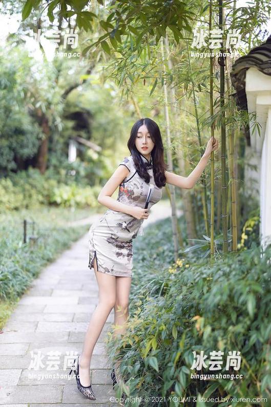 尤蜜荟-娜露Selena 尤蜜荟 - 突然间想,娜露Selena空姐的图集是不是在偷偷藏着某种飞行密码?