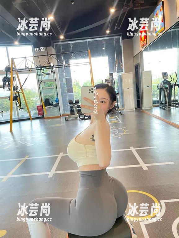 左公子666 微密圈 - 新鲜出炉!左公子666的居家空乘女友原图,更新里有小趣味