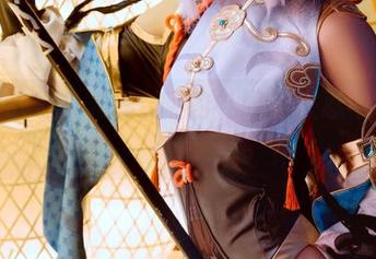 原图来啦！希希_啾的礼服让人忍不住想亲近
