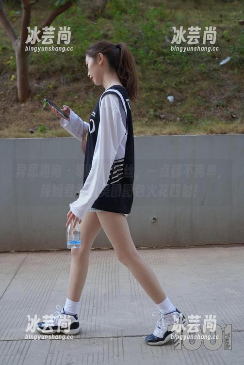异思趣向 - 喇叭裤短丝，一点都不简单，辣妈君君的美图图包火花四射！