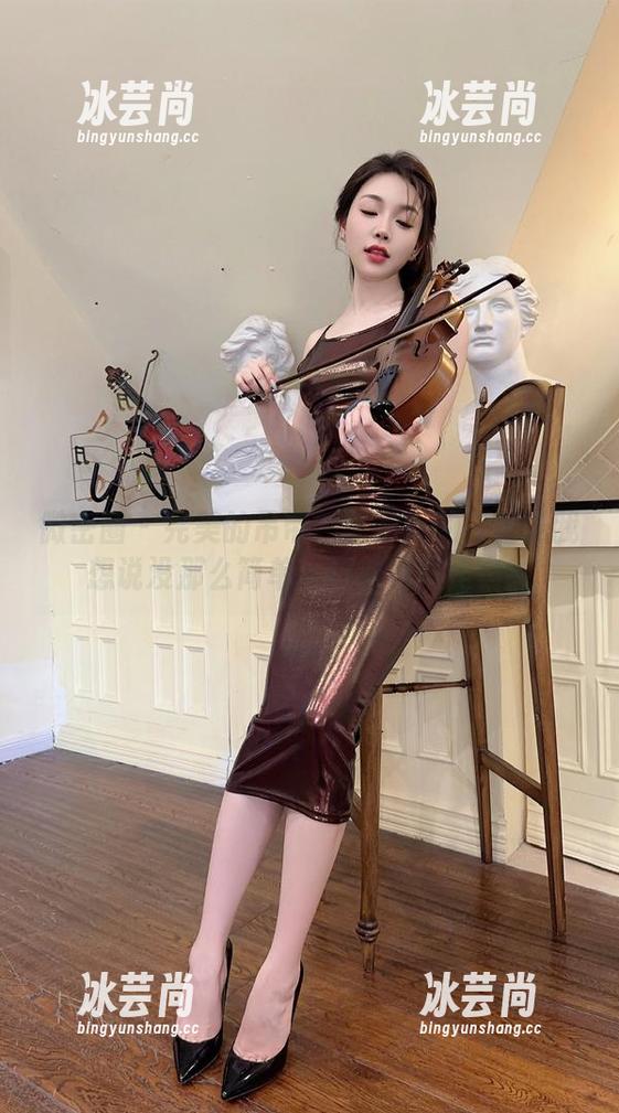 徐莉芝 微密圈 - 完美的吊带?徐莉芝的原图让我想说没那么简单,但看着就是爽!