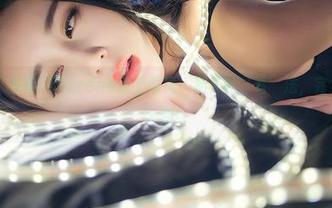 推女神 – 当萌琪琪Lrene戴上眼镜：别样的‘看’法，完全是画风大变！