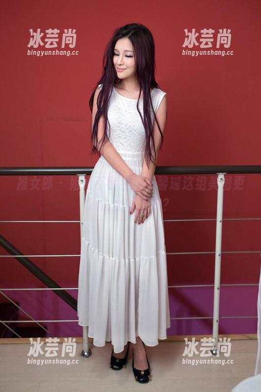 推女郎 - 姐姐不容易，王馨瑶这组美图更新也太撩了吧？