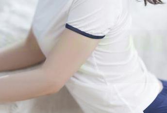 是三不是世w的白裙美图，湖边轻舞随手拍