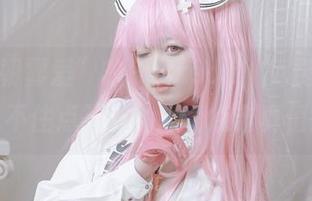 找到“朝雾爱”的Patreon，免费作品让我忍不住点开啦，这个点击真值得！