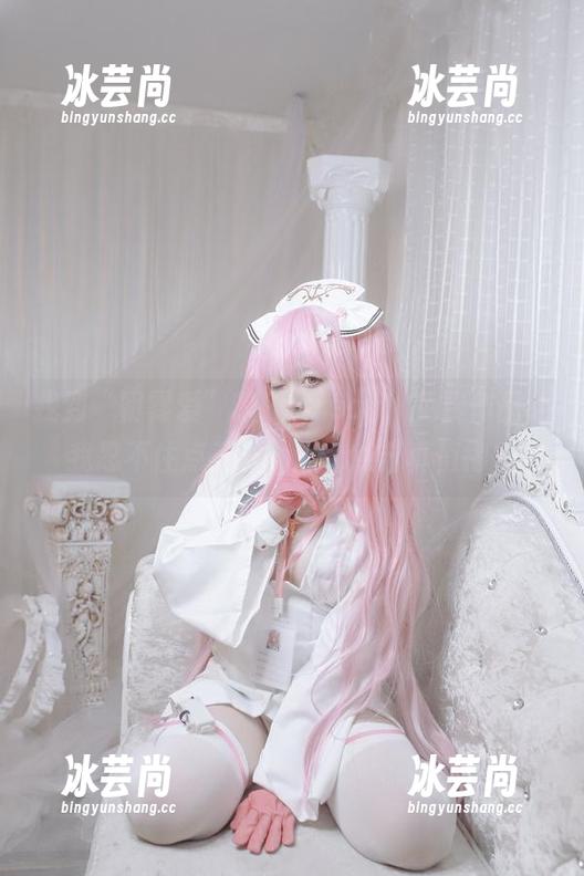 找到“朝雾爱”的Patreon，免费作品让我忍不住点开啦，这个点击真值得！