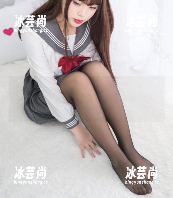 有谁和我一样，对杏子夫人最新的夜色妖姬cos一见倾心的？这样不能一直盯着吧？
