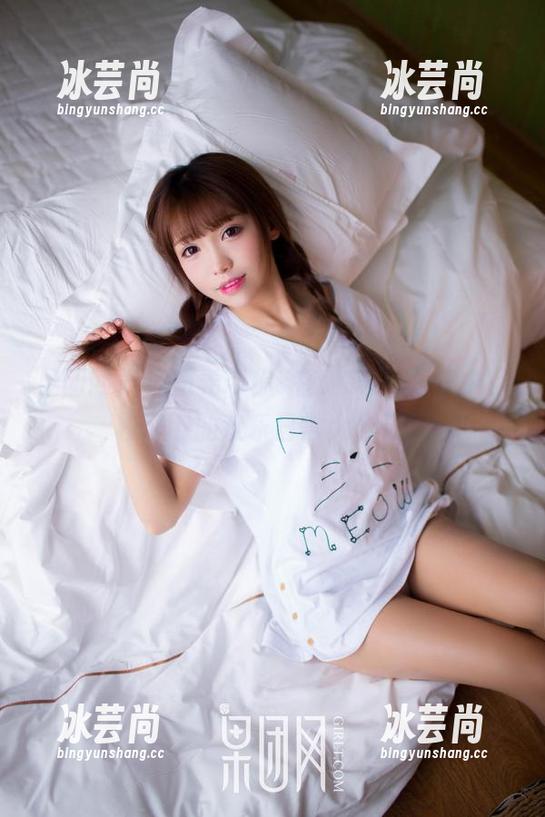 果团网 - 周妍希带你s在JK私房图集中，校服下的欢乐日常大公开！