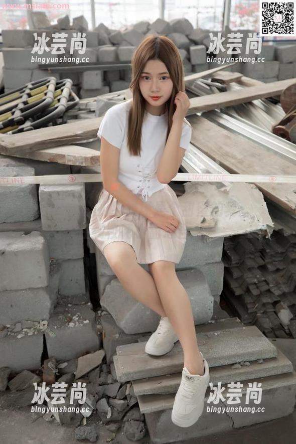 梦丝女神 - 如果操场是个甜蜜的梦：玥玥在线校花小甜心合集！