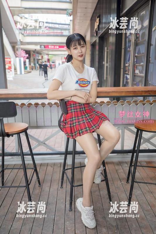 梦丝女神 - 诗敏的靴下女神私拍，总让我在想，鞋子在哪里能买到