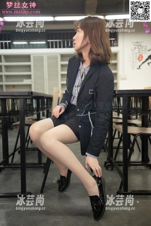 梦丝女神 - 在线等你！雪馨秀出的JK室内图集，画面不止可爱！