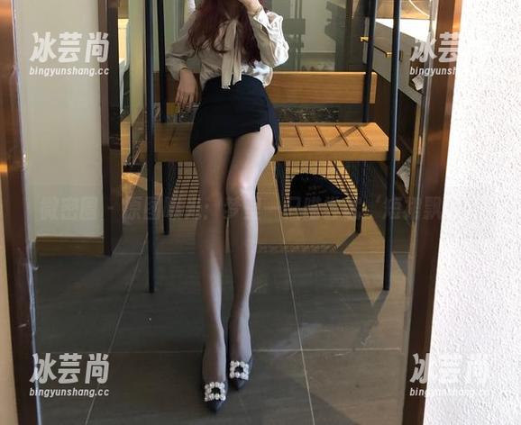 微密圈 - 原图曝光：梦里一只喵尝试‘短裙飘飘’