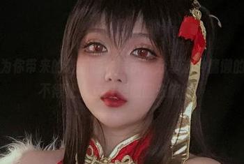 椒妮佐仁为你带来的最新睡衣展示，分享这种慵懒的气息，恨不得让人立刻想撒腿去旅行。