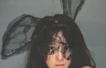 樱晚gigi壁纸写真，和服配上满分氛围，结果我又忍不住想多看几眼。