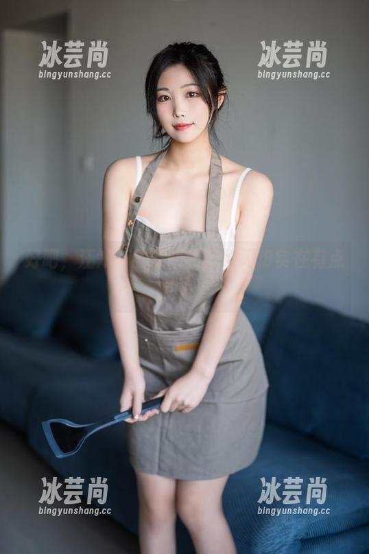 好吧，汪知子的原图和蓝色闪粉实在有点反差。