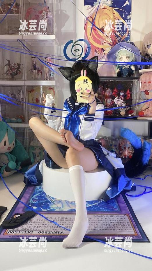 白栎Shirly 就是白栎Shirly的这份蔚蓝档案,黑见茜香香的套图:像是一本翻不完的杂志。