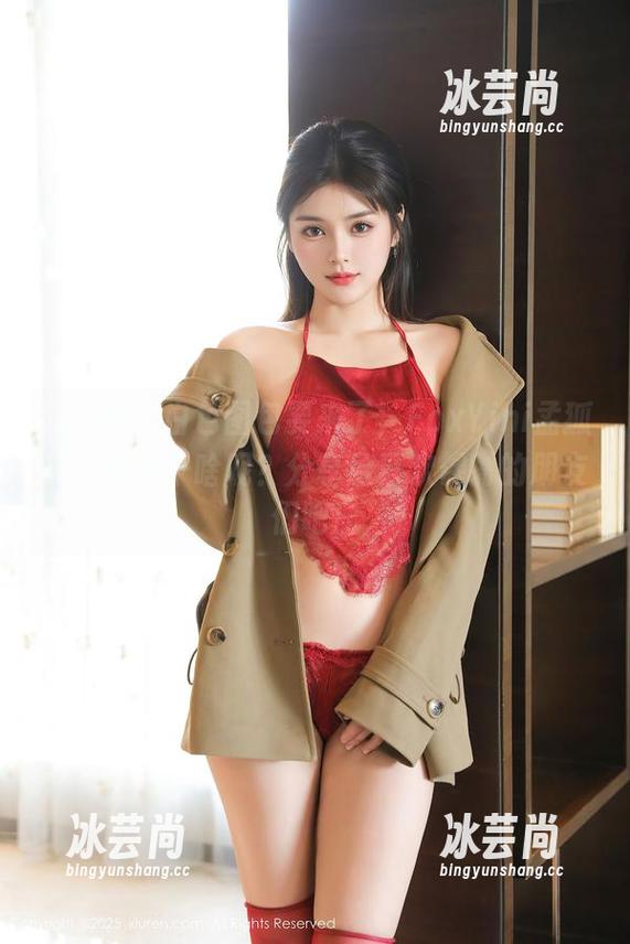 秀人网-FoxYini孟狐狸 秀人网 - 白色图包要来了,FoxYini孟狐狸又都在干啥呢?分享给喜欢馋嘴的朋友们吧!