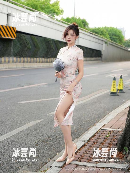 秀人网 - 噢！可可芝在蕾丝的海洋中沉浸——看她与蕾丝的搞怪搭配分享。