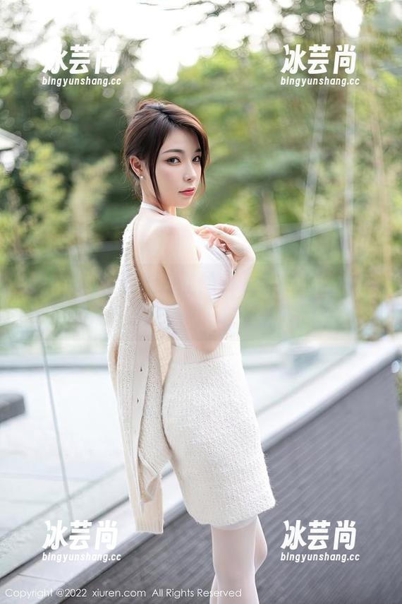 秀人网-吃白菜的vi菜菜 秀人网 - 全套吃白菜的vi菜菜JK图包,带你偶尔穿越一下校园的气息