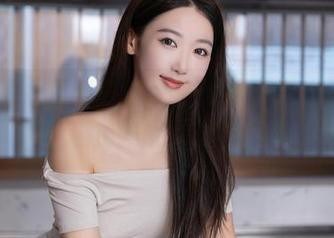秀人网 – 奈沐子的女王作品：到底是图包，还是我的灵魂出窍？