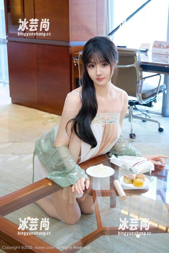 秀人网-娜娜子呀 秀人网 - 娜娜子呀的泳池:美图和乌龙,总有一款适合你。