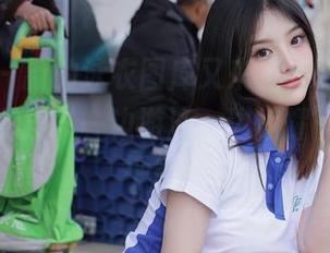 秀人网 – 新的泳衣图库又来了，子纯儿教你如何拿捏‘一边游泳一边炫耀’的微妙平衡！