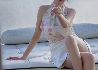 秀人网 – 一波小甜angle的图包更新，女友怎么总是那么会摆pose？偷学一下可不可以呀？