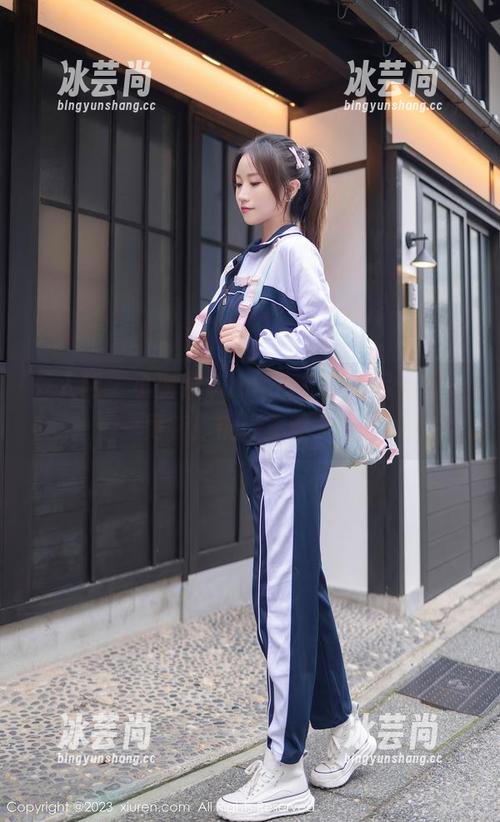 秀人网 - 小蛮妖yummy的眼镜写真集——更新！镜框里藏了啥？