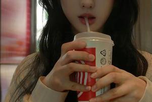 秀人网 – 小心！徐莉芝Booty短裙美腿合集：走路时请控制好四肢，别摔了！