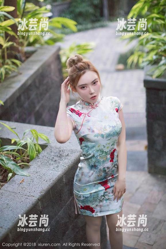 秀人网 - 林星阑的美图：这制服真让人忍不住多看几眼！