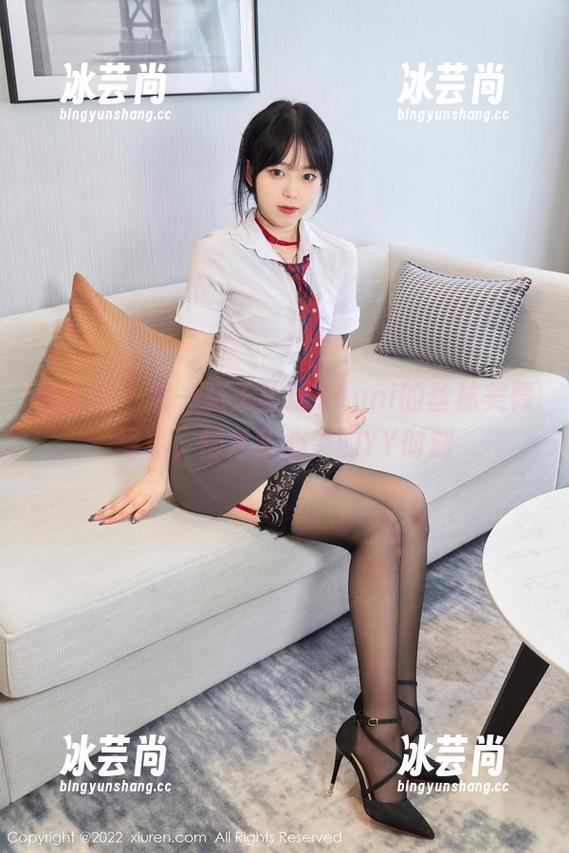 秀人网-王馨瑶yanni 秀人网 - 每一张王馨瑶yanni的丝袜美臀写真,都是我心灵的YY时刻