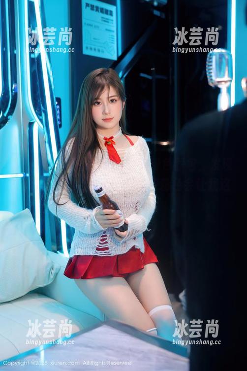 秀人网 - 观看黄婧GIGI的粉色图包，发现自己从未如此幻灭——原来粉色会让我这么自卑！