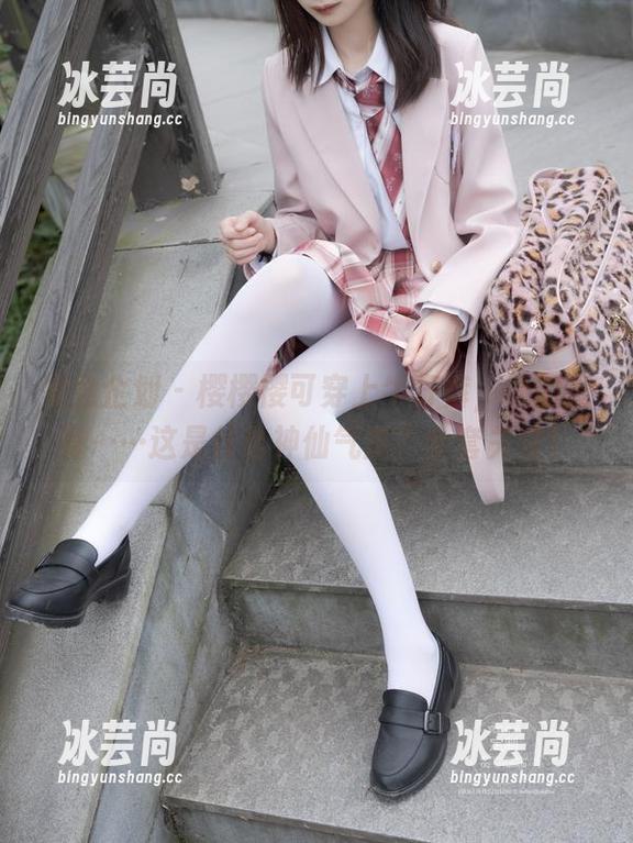 紧急企划 - 樱樱樱可穿上牛仔裤，原图变身……这是什么神仙气质？全套关注！