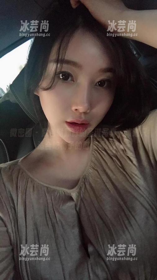 微密圈 - 紫色哒豚豚的圣诞写真，难道只适合吃橘子的时候看吗？
