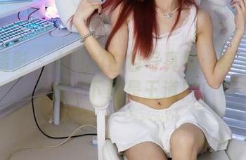 绮梦摄影 – 小艺的白色写真集：转角遇到爱，下载是王道！