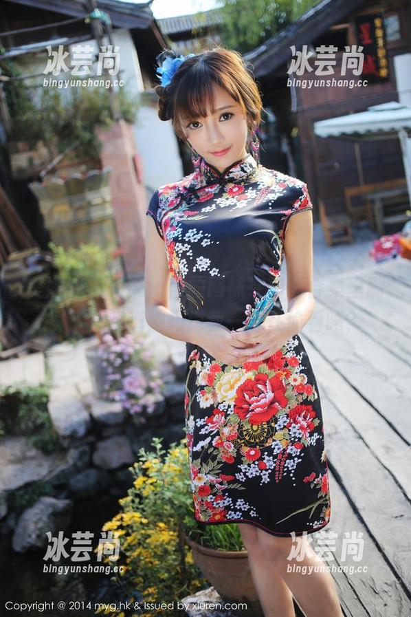 美媛馆 - 小夕juju的网袜在高清合集里刷屏了，难道她知道我一直在偷看吗？