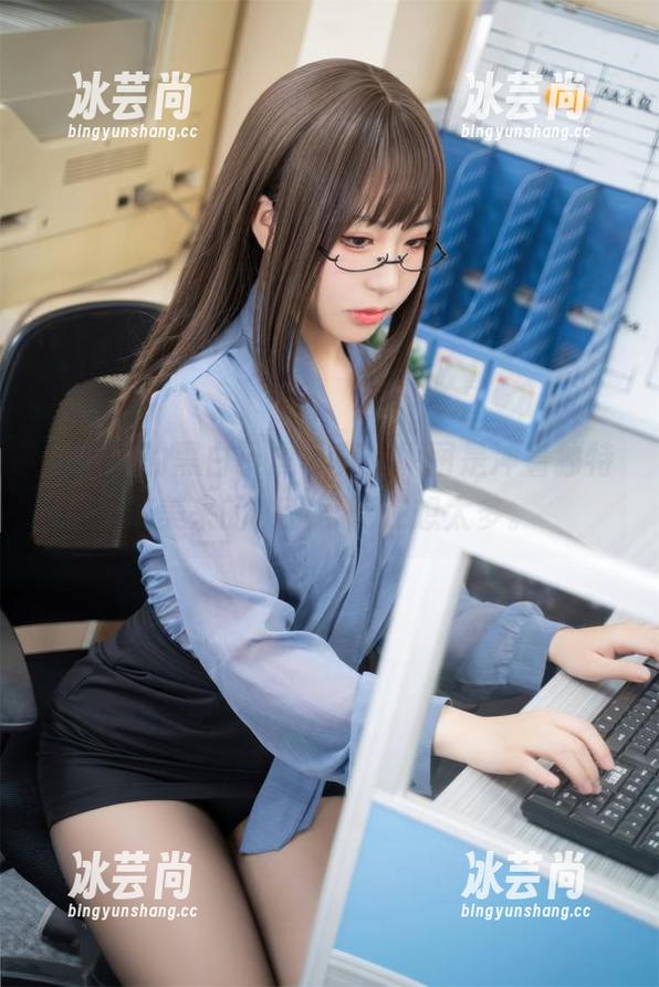 虎森森的黑白小虎写真，原图是冲着独特审美来的，我可能在想太多。
