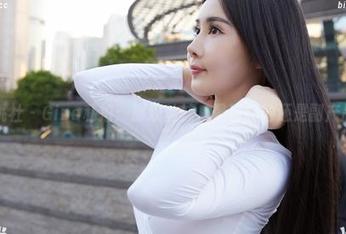 蜜桃社 – Gina私拍：那双丝袜，是目的地还是副产品？