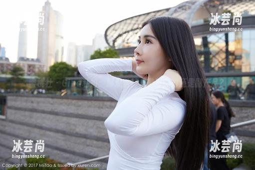 蜜桃社-Gina 蜜桃社 - Gina私拍:那双丝袜,是目的地还是副产品?