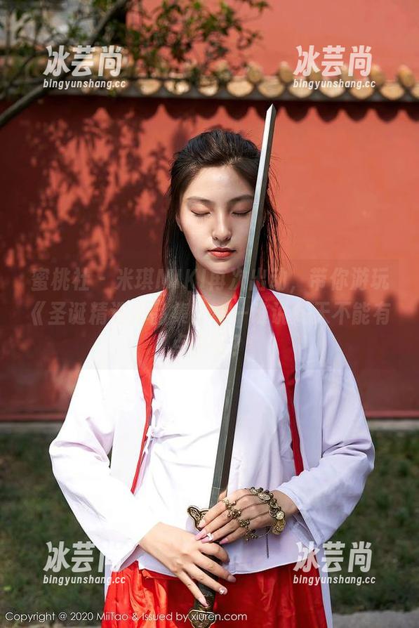 蜜桃社-米琪MIKI 蜜桃社 - 米琪MIKI再次出动,带你游玩《圣诞精选作品集》——谁说冬天不能有点热呀?