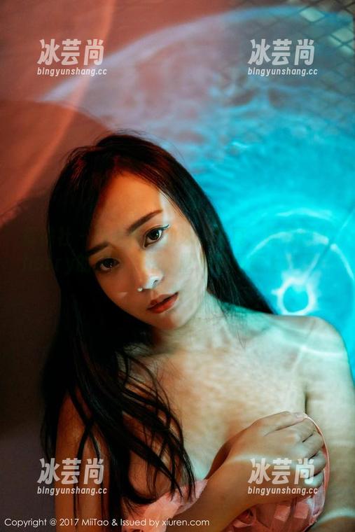 蜜桃社-绯月樱-Cherry 蜜桃社 - 档案库里的泳池写真:绯月樱-Cherry的校园穿搭,顺便在网盘上火了一把!